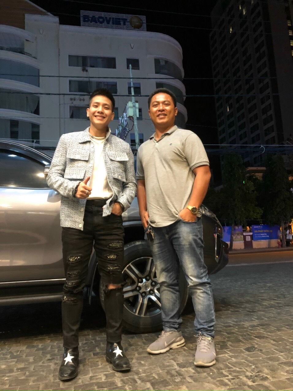 z2212388675963_4ec4f4610017cf8eb2bc9b93c3783704